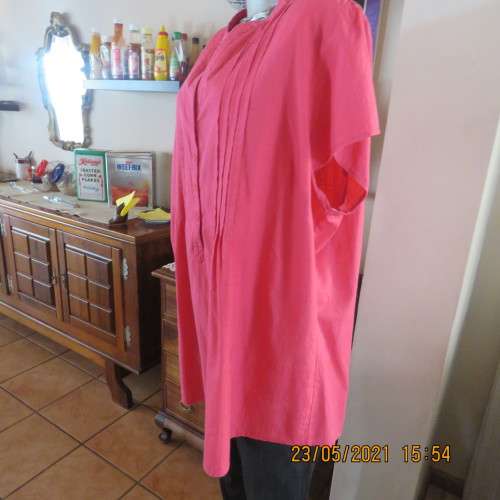 Beautiful magenta pink size 46/22 capped sleeve top by DONNA CLAIRE in 100% cotton from India.As new