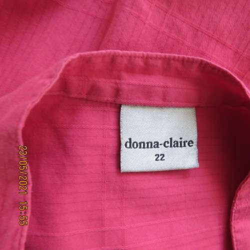 Beautiful magenta pink size 46/22 capped sleeve top by DONNA CLAIRE in 100% cotton from India.As new