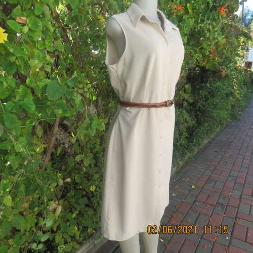 Easy to wear cream button down shirt dress with open collar/ Size 38/14. Good condition.