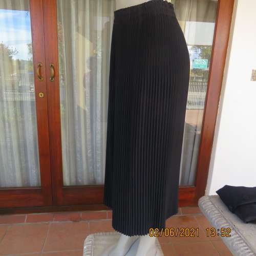 State of the art black permanent pleated skirt in maxi length.Elasticated waist. Size 38/14. As new.