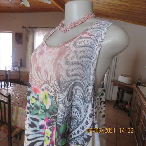 High/low silky stretch polyester sleeveless long cheerful floral top size 38 to 40. Fine condition.