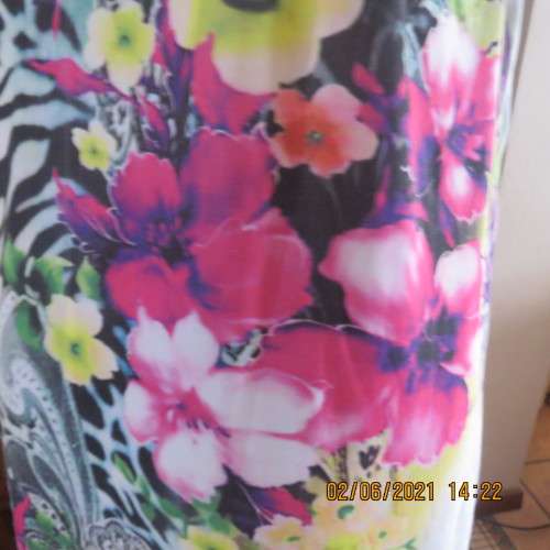High/low silky stretch polyester sleeveless long cheerful floral top size 38 to 40. Fine condition.