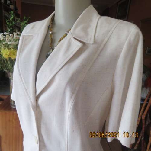 Stunning versatile short sleeve summer jacket/top in mottled beige. Size 40/16 by TOPICS.As new cond