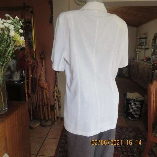 Stunning versatile short sleeve summer jacket/top in mottled beige. Size 40/16 by TOPICS.As new cond