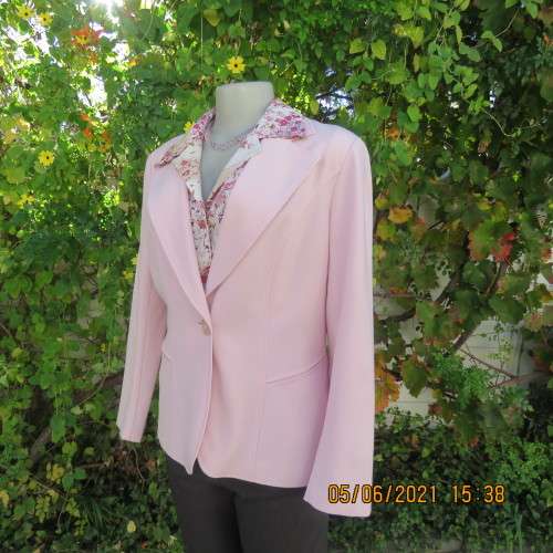 Fabulous carnation pink lined long sleeve tailored jacket by OASIS in size 38/14. As new condition