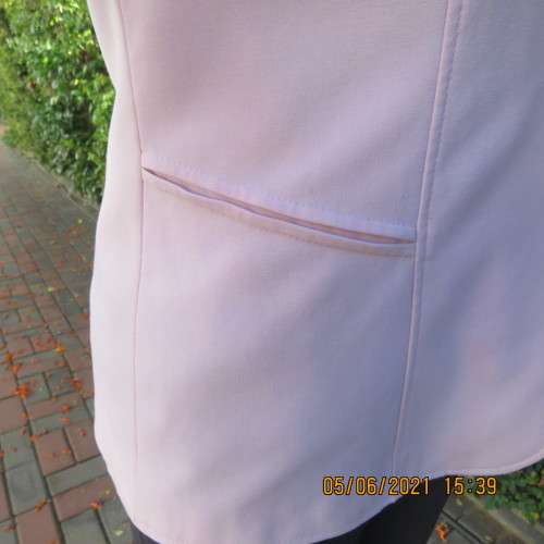 Fabulous carnation pink lined long sleeve tailored jacket by OASIS in size 38/14. As new condition