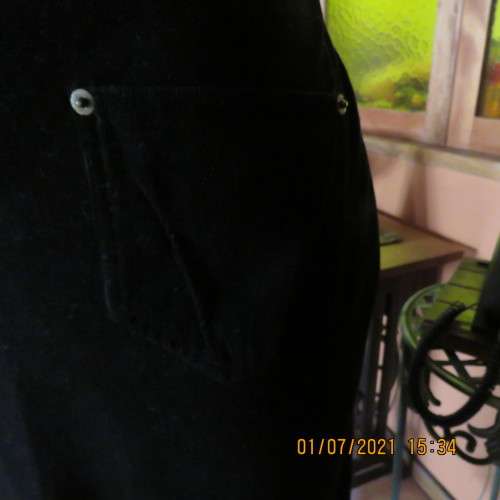 Warm black 100% cotton corduroy A line bandless skirt by DONATELLA size 38/14 As new