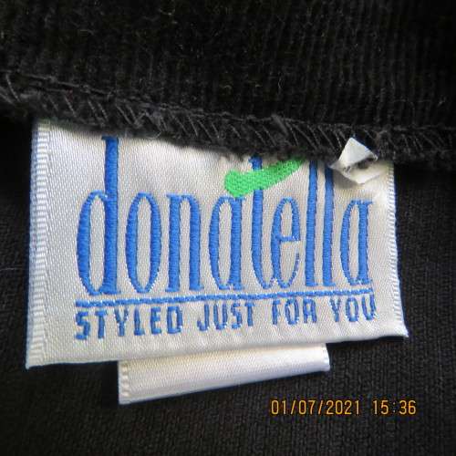 Warm black 100% cotton corduroy A line bandless skirt by DONATELLA size 38/14 As new