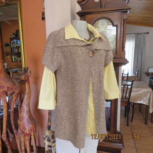 Warm light brown and cream mottled open capped sleeve cardigan.One button.By MILADY`S.Size38 to 40