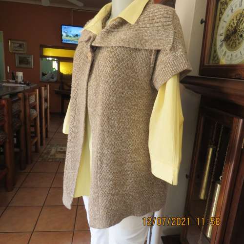 Warm light brown and cream mottled open capped sleeve cardigan.One button.By MILADY`S.Size38 to 40