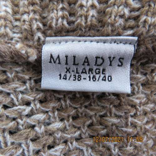 Warm light brown and cream mottled open capped sleeve cardigan.One button.By MILADY`S.Size38 to 40