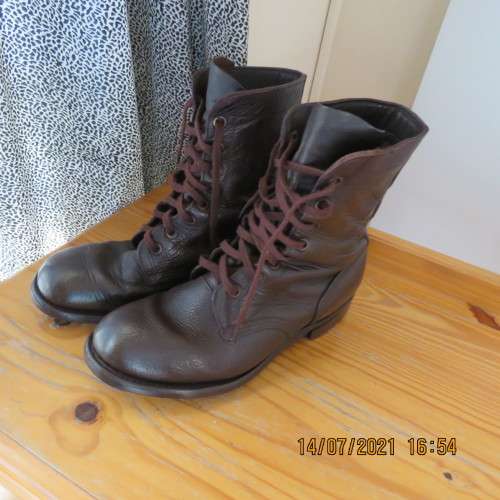 Pair of SADF army brown leather boots size 7 issued 2003 by DWS.Army size 255. As new cond.