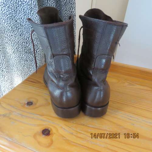 Pair of SADF army brown leather boots size 7 issued 2003 by DWS.Army size 255. As new cond.