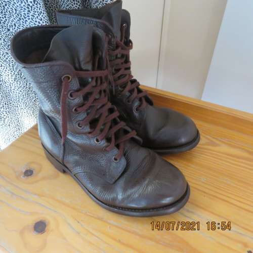 Pair of SADF army brown leather boots size 7 issued 2003 by DWS.Army size 255. As new cond.