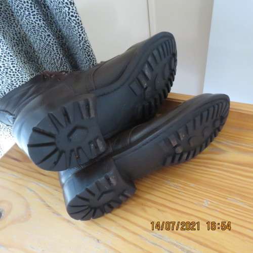 Pair of SADF army brown leather boots size 7 issued 2003 by DWS.Army size 255. As new cond.