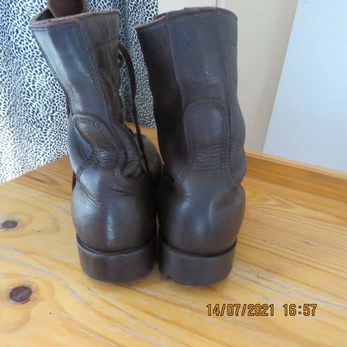 Pair of brown leather SADF boots in size 7 issued 2003 by DWS. Army size 255. Very good condition.