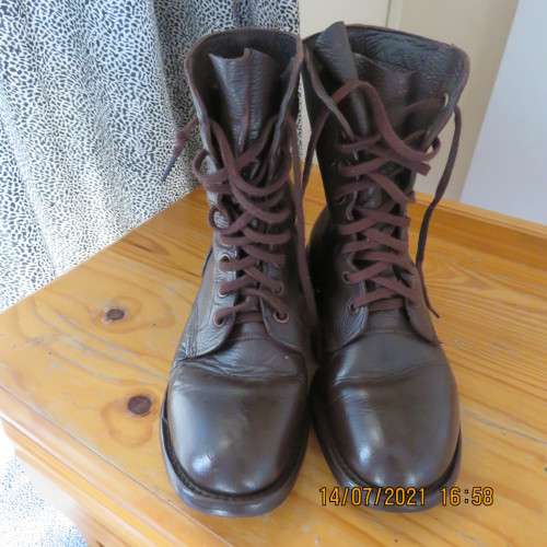 Pair of SADF brown genuine leather boots size 6 by DWS issued 2002. Army size 247. Very good cond.