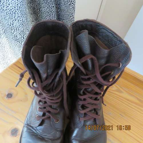 Pair of SADF brown genuine leather boots size 6 by DWS issued 2002. Army size 247. Very good cond.