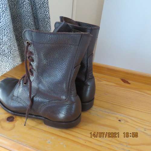 Pair of SADF brown genuine leather boots size 6 by DWS issued 2002. Army size 247. Very good cond.
