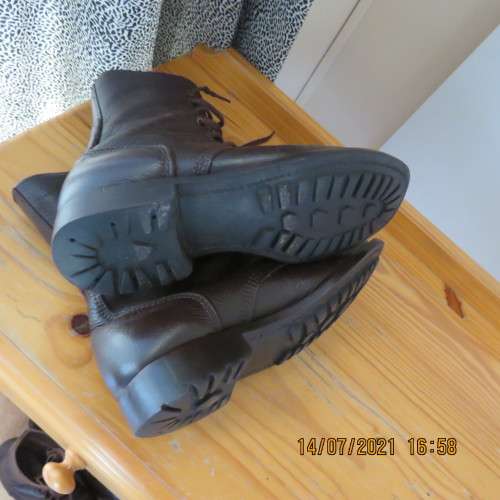 Pair of SADF brown genuine leather boots size 6 by DWS issued 2002. Army size 247. Very good cond.