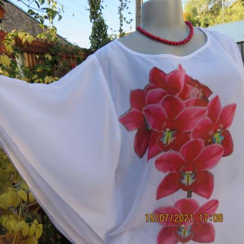 Sweet white sheer polyester slip over top with bold crimson floral picture.Size 38/14.New condition