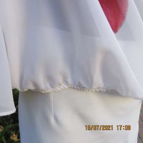 Sweet white sheer polyester slip over top with bold crimson floral picture.Size 38/14.New condition