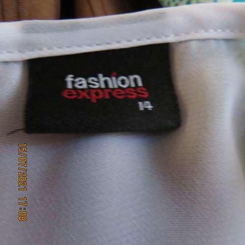 Sweet white sheer polyester slip over top with bold crimson floral picture.Size 38/14.New condition