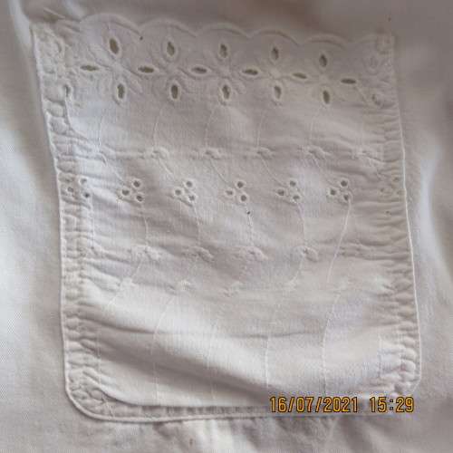 Chic white casual long sleeve cotton jacket size 38/14 with Broderie Anglaise pockets. Good cond.