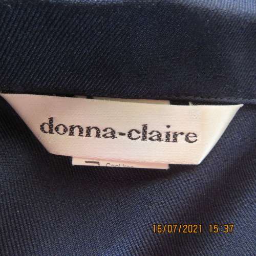 Smart navy DONNA CLAIRE long sleeve jacket size 48/24 in heavy polyester. New condition.