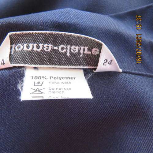 Smart navy DONNA CLAIRE long sleeve jacket size 48/24 in heavy polyester. New condition.
