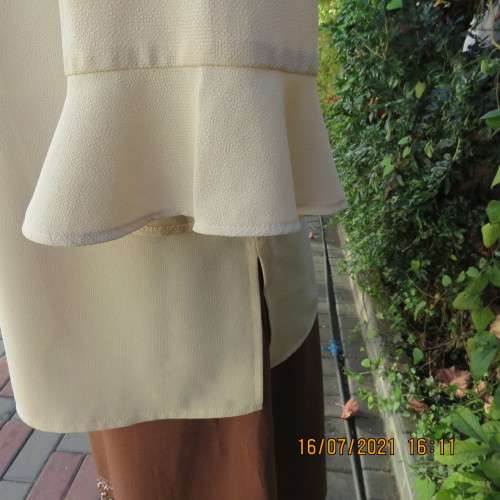 Stylish rich cream button down top in textured polyester.With flare sleeve cuffs. Size 42/18. As new