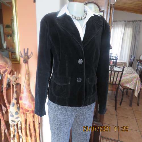 Stunning black velveteen long sleeve fully lined jacket by Truworths size 40 to 42.In stretch cotton