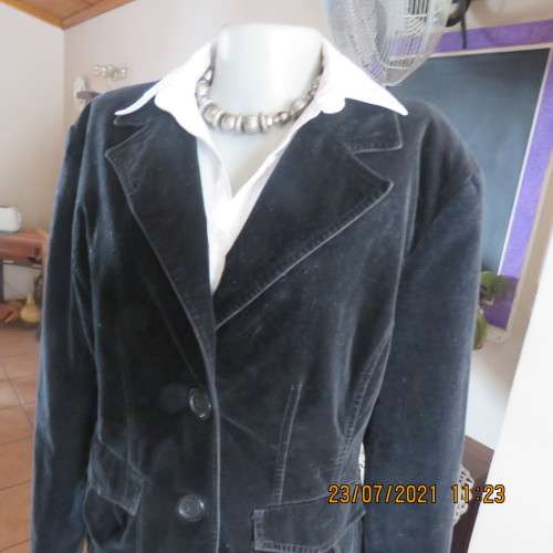 Stunning black velveteen long sleeve fully lined jacket by Truworths size 40 to 42.In stretch cotton