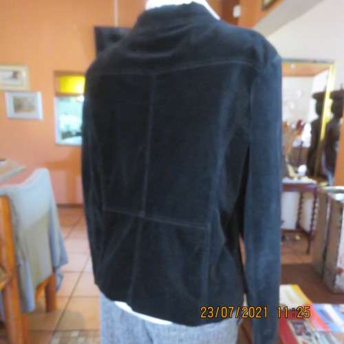 Stunning black velveteen long sleeve fully lined jacket by Truworths size 40 to 42.In stretch cotton