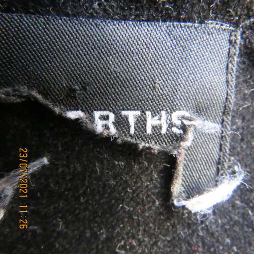 Stunning black velveteen long sleeve fully lined jacket by Truworths size 40 to 42.In stretch cotton