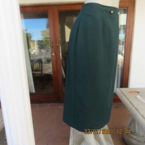 Elegant hunters green ankle length pencil skirt by MERIEN HALL size 40/16.Fully lined.Bandless.
