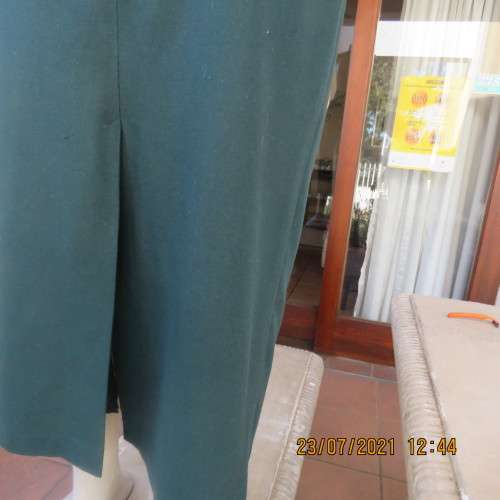 Elegant hunters green ankle length pencil skirt by MERIEN HALL size 40/16.Fully lined.Bandless.