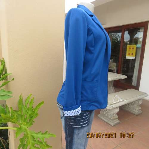 Versatile royal blue long sleeve open hanging jacket with collar by LEGIT size 32/8.Polyester/rayon.