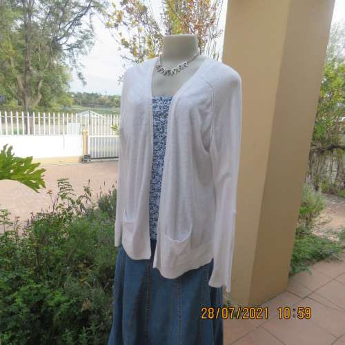 Fab.white long sleeve 100% cotton slub knitted cardigan.Button down.Two pockets.WOOLWORTHS 42/44