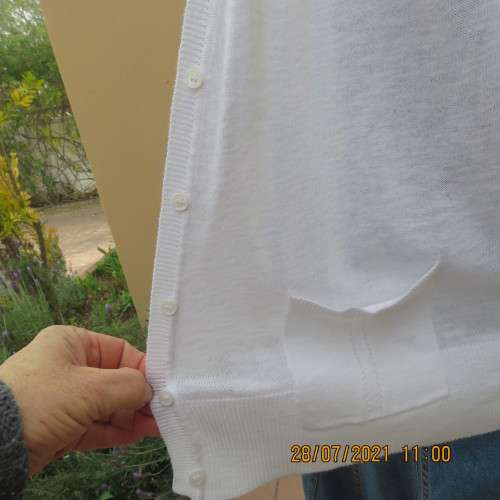 Fab.white long sleeve 100% cotton slub knitted cardigan.Button down.Two pockets.WOOLWORTHS 42/44