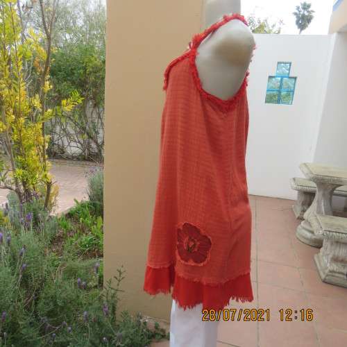 Cool summer strappy top by ANT WEAR size 44/20 in burnt orange 100% cotton. Ruffled edging.