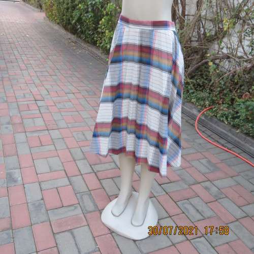 Vintage permanent pleated checked firm polyester calf length skirt by TERSEL size 40 to 42.As new.
