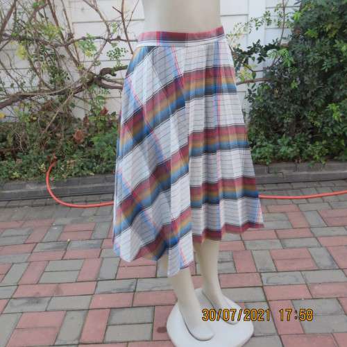 Vintage permanent pleated checked firm polyester calf length skirt by TERSEL size 40 to 42.As new.