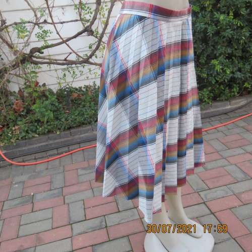 Vintage permanent pleated checked firm polyester calf length skirt by TERSEL size 40 to 42.As new.