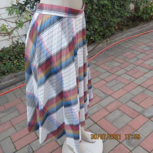 Vintage permanent pleated checked firm polyester calf length skirt by TERSEL size 40 to 42.As new.
