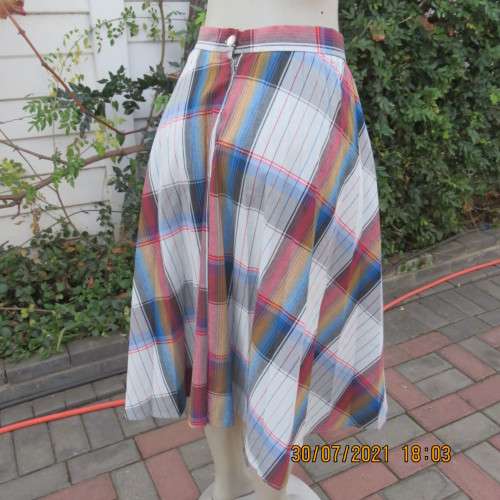 Vintage permanent pleated checked firm polyester calf length skirt by TERSEL size 40 to 42.As new.