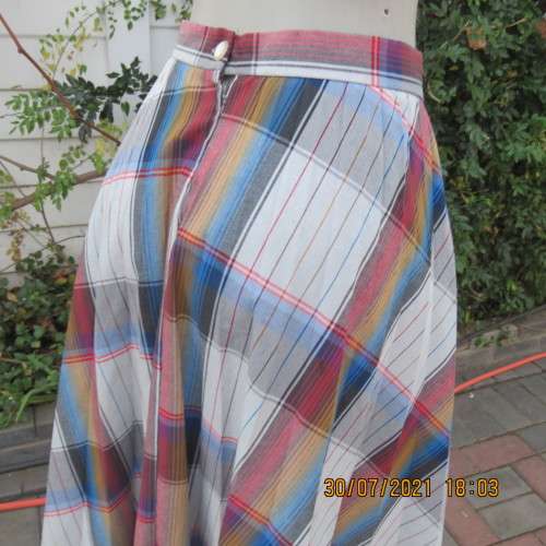 Vintage permanent pleated checked firm polyester calf length skirt by TERSEL size 40 to 42.As new.