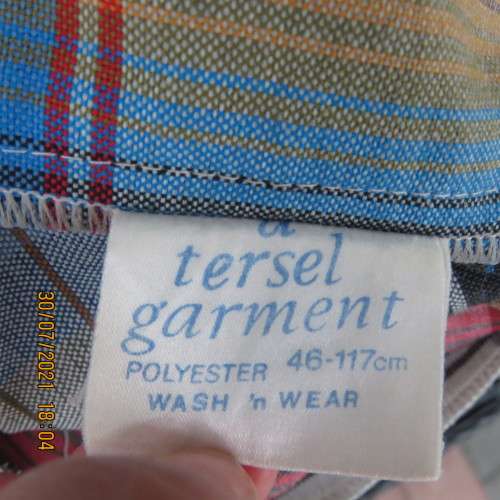 Vintage permanent pleated checked firm polyester calf length skirt by TERSEL size 40 to 42.As new.