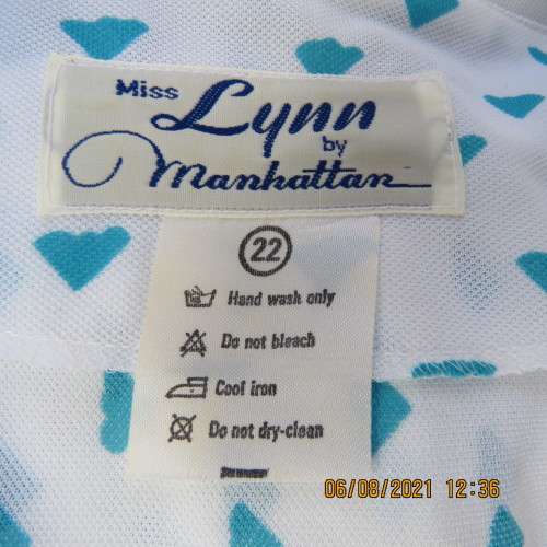 Smat,comfy eighties vintage dress by Miss LYNN by MANTATTAN size 44/20.White/turquoise.As new