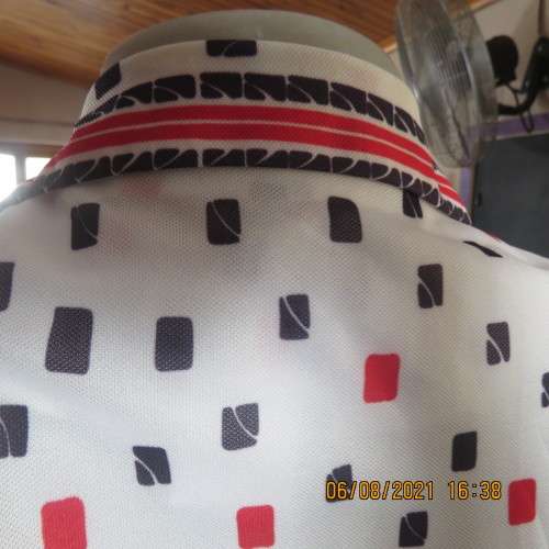 Stunning 80`s vintage dress.White with black/red pattern.Collar border.By LYNN by MANHATTAN.Size 44